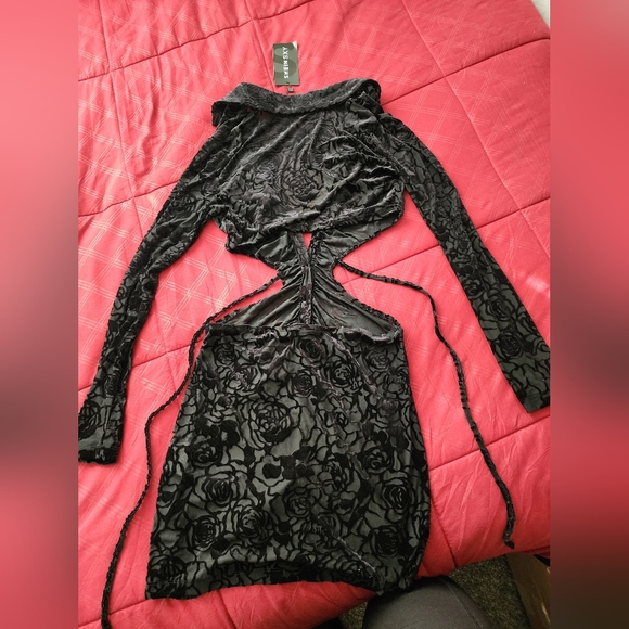 New dress with tags - Picture 3 of 3